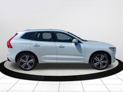 Used 2019 Volvo XC60 T5 Momentum w/ Premium Package image 2