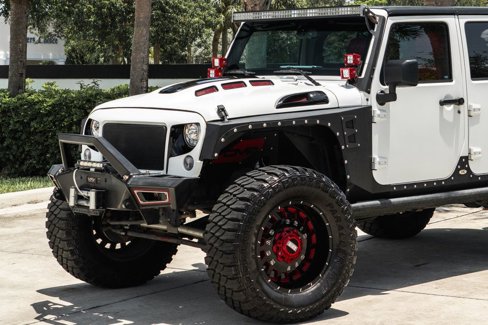 Used 2017 Jeep Wrangler Unlimited Sahara w/ Connectivity Group image 2