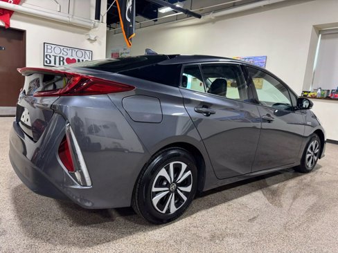Used 2018 Toyota Prius Prime Premium image 16