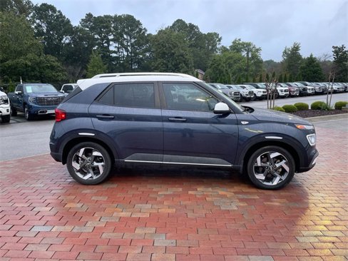 Used 2021 Hyundai Venue image 6
