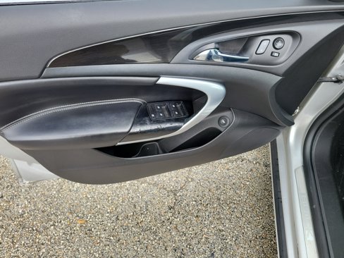 Used 2017 Buick Regal Sport Touring image 17