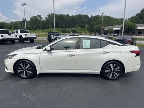 Used 2022 Nissan Altima 2.5 SV w/ SV Premium Package image 9
