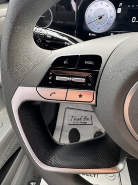 Used 2024 Hyundai Elantra SEL image 25