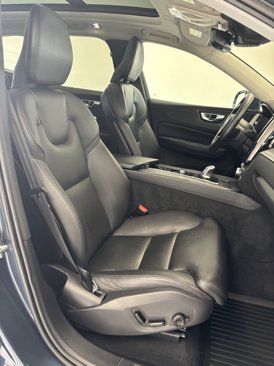 Used 2019 Volvo XC60 T8 Momentum w/ Premium Package image 21