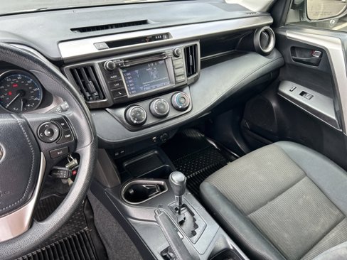 Used 2018 Toyota RAV4 LE image 30