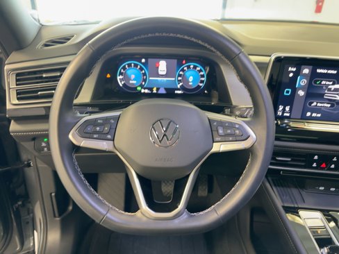 Used 2025 Volkswagen Atlas Cross Sport SE image 17