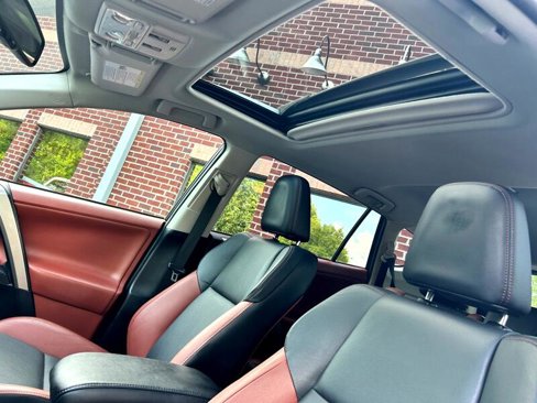 Used 2013 Toyota RAV4 Limited image 27