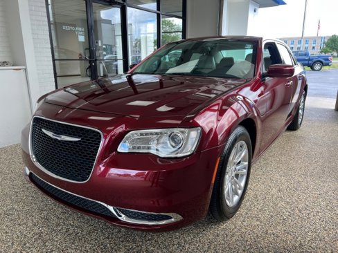 Used 2016 Chrysler 300 Limited image 5