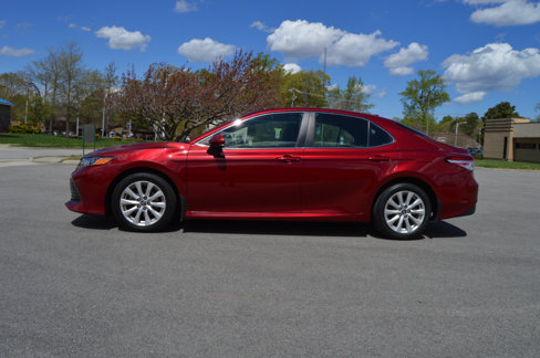 Used 2020 Toyota Camry LE image 5