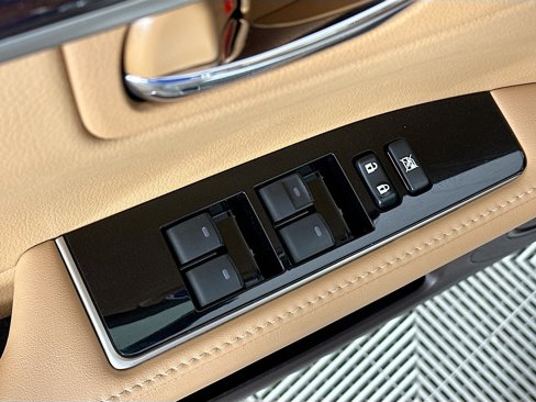 Used 2017 Lexus ES 300h image 18