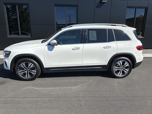 Used 2024 Mercedes-Benz GLB 250 4MATIC image 2