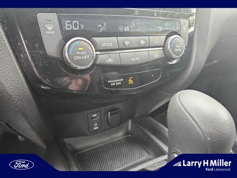Used 2015 Nissan Rogue SV w/ SV Premium Package image 30