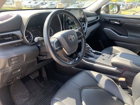 Used 2020 Toyota Highlander XLE image 15