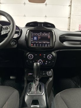 Used 2023 Jeep Renegade Trailhawk image 24