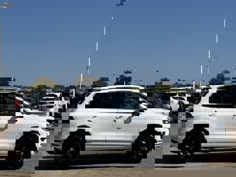 Used 2017 Volkswagen Touareg Wolfsburg Edition image 3