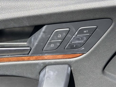 Used 2022 Audi Q5 2.0T Premium w/ Convenience Package image 12