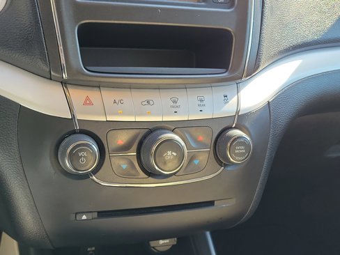 Used 2017 Dodge Journey SXT w/ Comfort/Convenience Group image 27