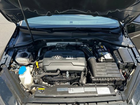 Used 2017 Volkswagen Golf R 4-Door image 23