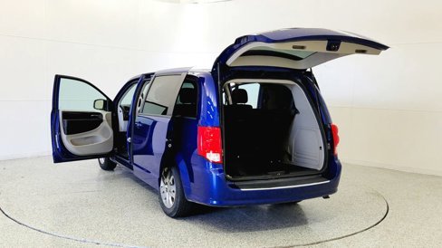 Used 2018 Dodge Grand Caravan SE w/ UConnect Hands-Free Group image 11