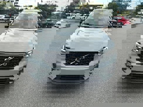 Certified 2024 Volvo XC40 B5 Core image 1