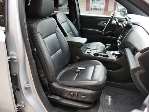 Used 2022 Chevrolet Traverse LT w/ LT Premium Package image 33