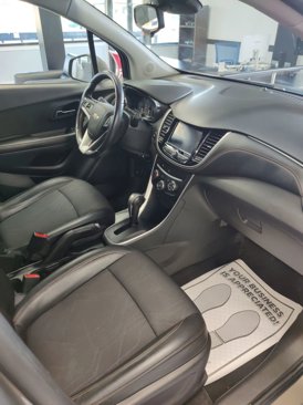 Used 2021 Chevrolet Trax LT w/ LT Convenience Package image 11