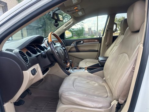 Used 2011 Buick Enclave CXL image 10
