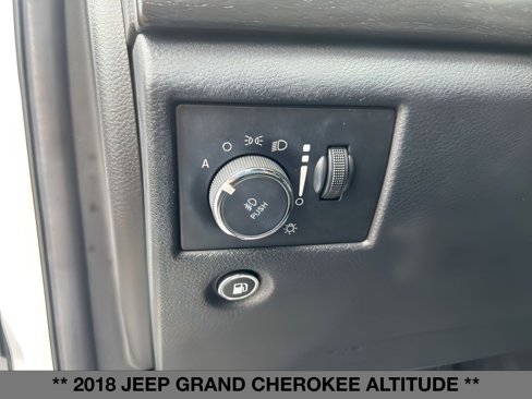 Used 2018 Jeep Grand Cherokee Altitude image 18