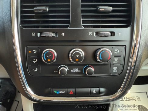 Used 2019 Dodge Grand Caravan SE image 28