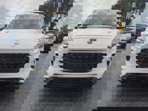Used 2022 Ford Escape SE w/ SE Sport Appearance Package image 9