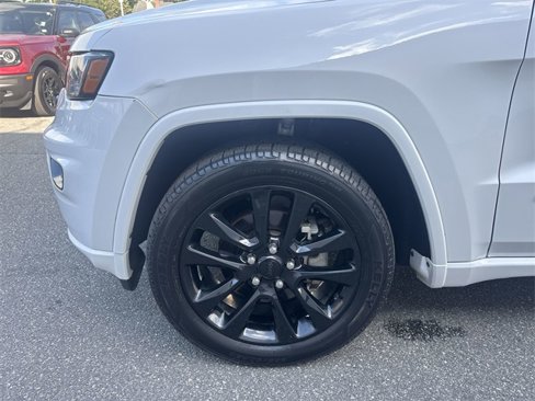 Used 2019 Jeep Grand Cherokee Altitude image 18