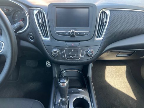 Used 2017 Chevrolet Malibu LT image 11