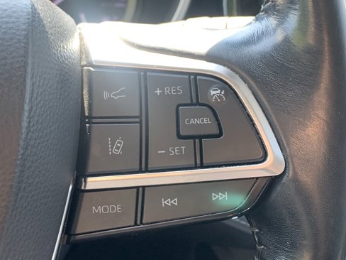 Used 2020 Toyota Highlander XLE image 22