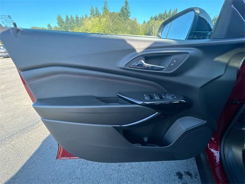 New 2025 Chevrolet Trax RS w/ Sunroof Package image 22