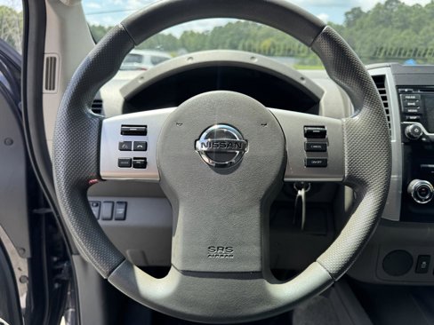 Used 2015 Nissan Frontier SV image 3