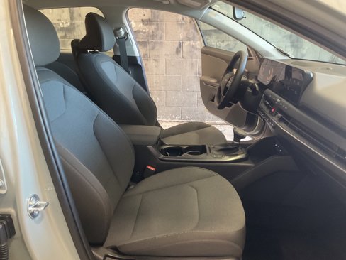 Used 2025 Kia K4 LXS image 28
