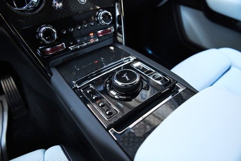 New 2025 Rolls-Royce Cullinan Black Badge image 17