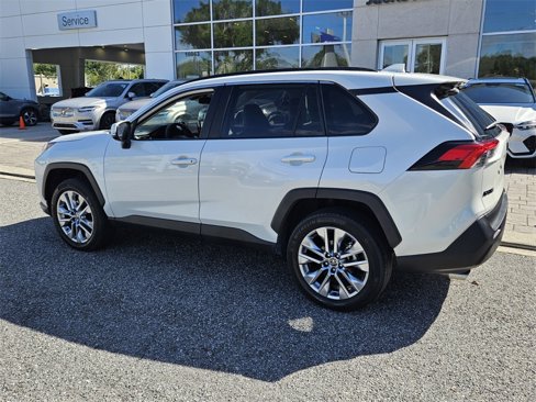 Used 2022 Toyota RAV4 XLE Premium image 4