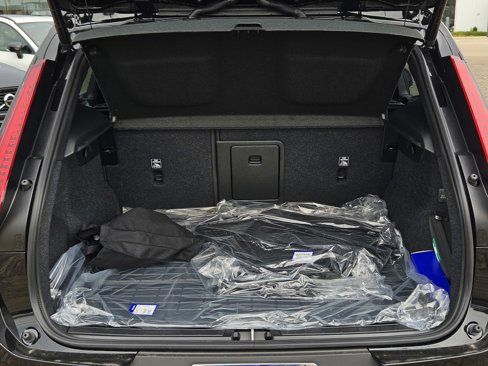 New 2026 Volvo XC40 B5 Ultra w/ Protection Package Premier image 8