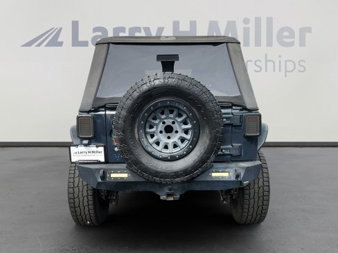 Used 2017 Jeep Wrangler Unlimited Sport image 4