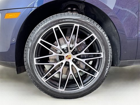 Certified 2022 Porsche Macan image 25