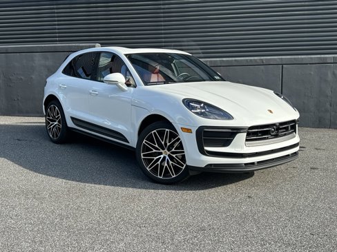 Certified 2025 Porsche Macan image 12