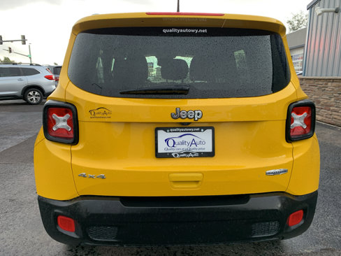 Used 2018 Jeep Renegade Latitude w/ Cold Weather Group image 7