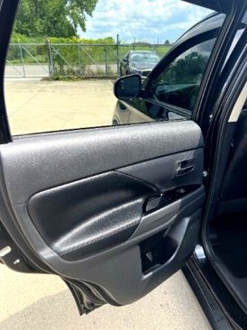 Used 2015 Mitsubishi Outlander SE image 21