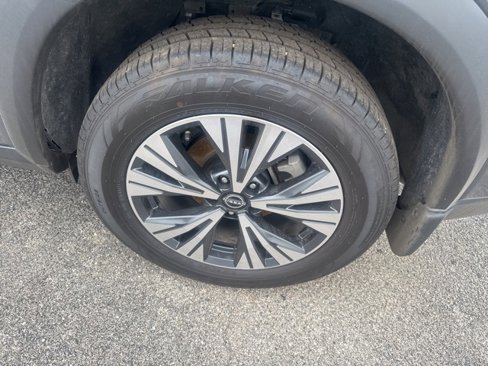 Used 2023 Nissan Rogue SV image 7
