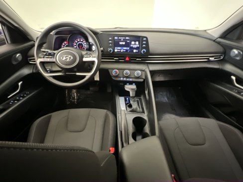 Used 2023 Hyundai Elantra SE image 21