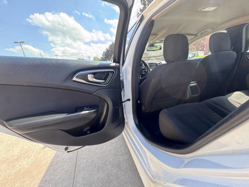 Used 2015 Chrysler 200 Limited w/ Convenience Group image 14