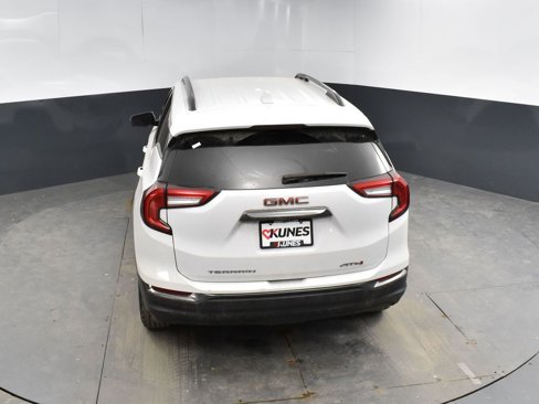 Used 2023 GMC Terrain AT4 image 22