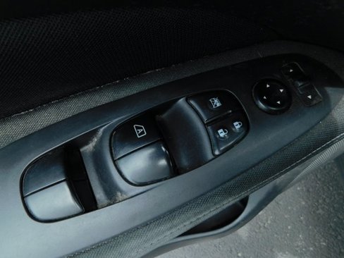 Used 2017 Nissan Pathfinder S image 25