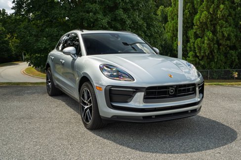 Certified 2023 Porsche Macan image 9